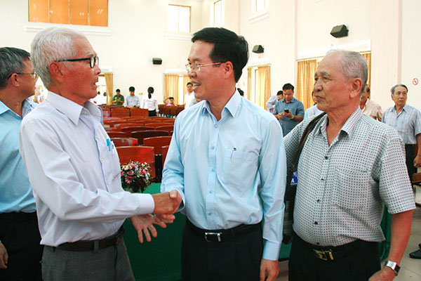 Đồng chí Võ Văn Thưởng trao đổi với cử tri của TP.Long Khánh