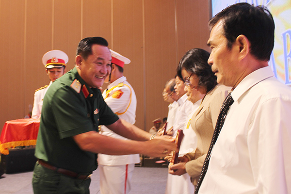 Trung tướng Võ Minh Lương tuyên dương các tập thể, cá nhân tại