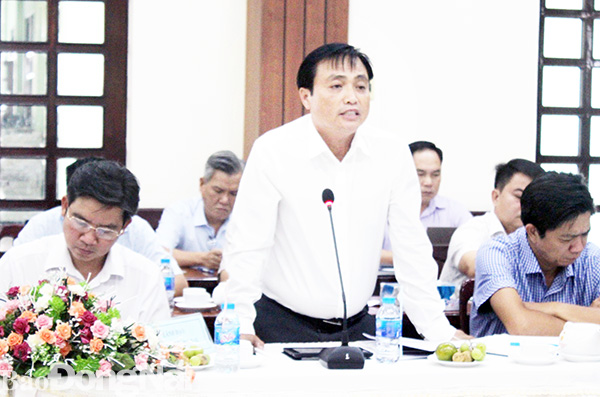 Cục trưởng Cục Thuế Đồng Nai Nguyễn Văn Công nêu ý kiến tại hội nghị