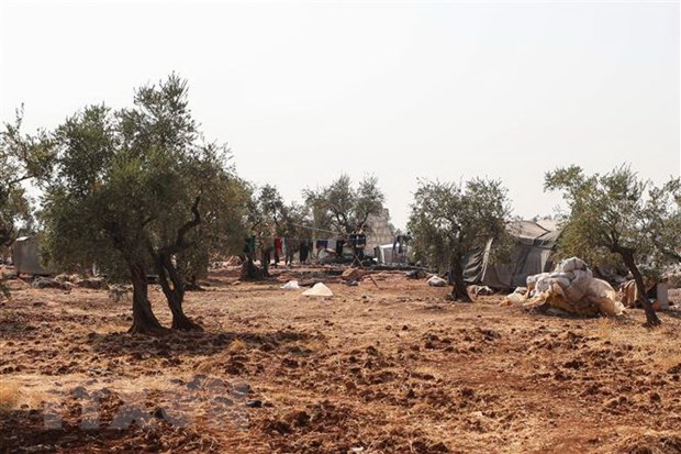 Hiện trường một vụ tấn công của máy bay trực thăng gần làng Barisha ở tỉnh Idlib, gần biên giới Syria-Thổ Nhĩ Kỳ, nơi trú ẩn của các đối tượng có liên hệ với IS, ngày 27-10-2019. (Nguồn: AFP/TTXVN)