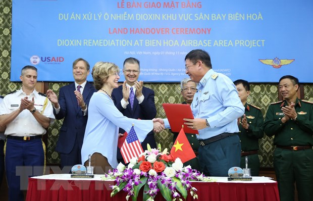 Bàn giao mặt bằng dự án xử lý ô nhiễm dioxin tại khu vực Sân bay Biên Hòa