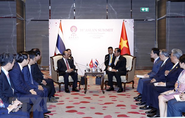  Thủ tướng Nguyễn Xuân Phúc gặp Thủ tướng Thái Lan Prayuth Chan-o-cha. (Ảnh: Thống Nhất/TTXVN)