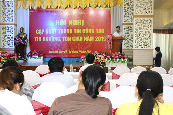 Trưởng ban Ban Tôn giáo tỉnh Nguyễn Quốc Vũ phát biểu tại hội nghị