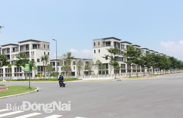 Kiến trúc, cảnh quan đô thị Nhơn Trạch vẫn chưa có điểm nhấn. Ảnh: P.TÙNG