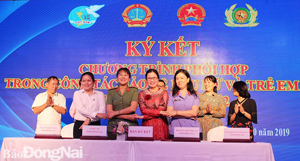 Hội Liên hiệp phụ nữ Việt Nam tỉnh và các ngành khối nội chính ký kết chương trình phối hợp bảo vệ phụ nữ và trẻ em gái giai đoạn 2019-2022