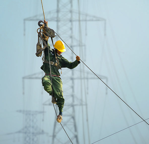 Tác phẩm Trên không vừa giúp Nguyễn Mạnh Hà đoạt huy chương vàng tại cuộc thi ảnh nghệ thuật EVN - 65 năm đồng hành cùng đất nước