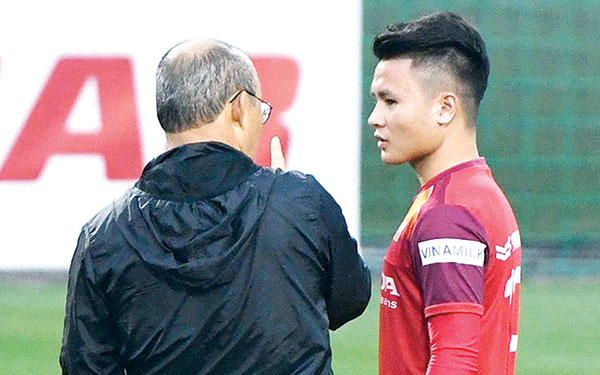 HLV Park Hang-seo sắp xếp cho Quang Hải vào đội U.22 Việt Nam trong trận đấu tập đầu tiên diễn ra vào chiều 6-11