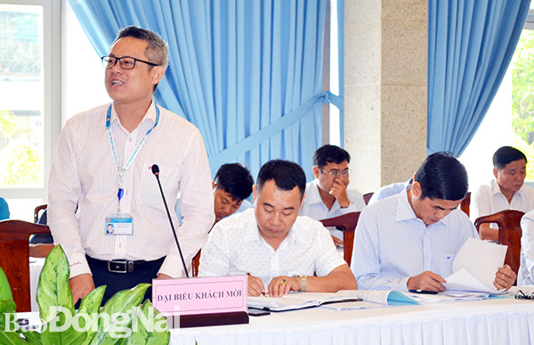 Các đại biểu ý kiến trao đổi tại buổi tọa đàm.