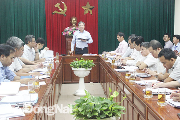 Phó chủ tịch UBND tỉnh Nguyễn Quốc Hùng chủ trì cuộc họp