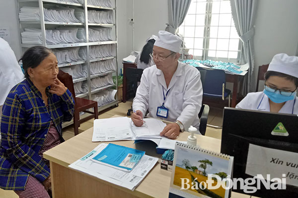 Người dân khám, chữa bệnh tại Bệnh viện đa khoa Cao su Đồng Nai