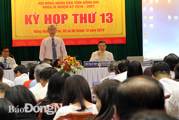Ủy viên Trung ương đảng, Bí thư Tỉnh ủy, Chủ tịch HĐND tỉnh Nguyễn Phú Cường điều hành phiên chất vấn