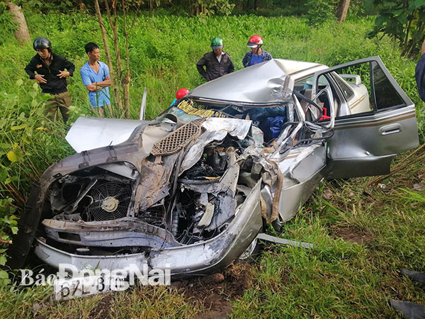 Hiện trường vụ tai nạn giao thông xảy ra vào ngày 9-10, trên quốc lộ 20 đoạn qua xã Phú Lợi (huyện Định Quán) khiến 2 người tử vong. Ảnh: T.Hải