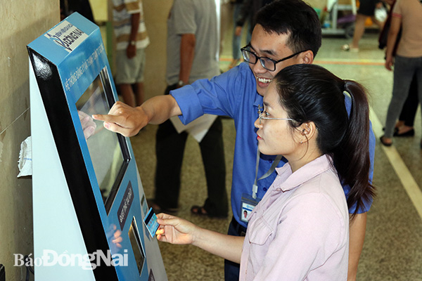  Hướng dẫn người dân sử dụng thẻ khám bệnh thông minh tại Bệnh viện đa khoa Đồng Nai