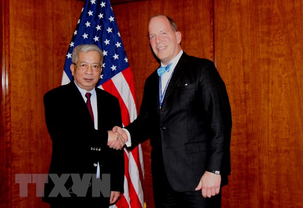  Thượng tướng Nguyễn Chí Vịnh gặp Trợ lý Ngoại Trưởng Mỹ Christopher Ashley Ford. (Nguồn: TTXVN)