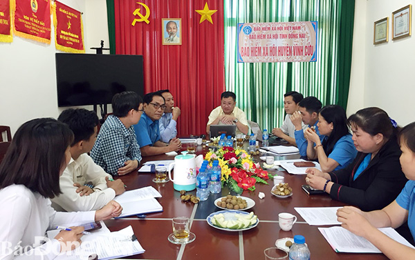 Phó chủ tịch LĐLĐ tỉnh Tăng Quốc Lập làm việc với LĐLĐ huyện Vĩnh Cửu về tình hình hoạt động Công đoàn năm 2019