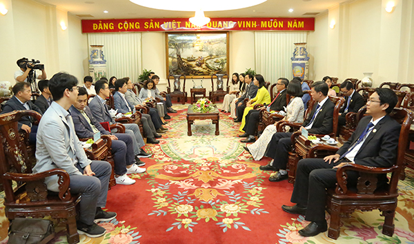 Buổi trao đổi giữa lãnh đạo Văn phòng HĐND và đoàn Văn phòng nghị viện tỉnh Gyeongnamsang-do trao đổi tại buổi gặp