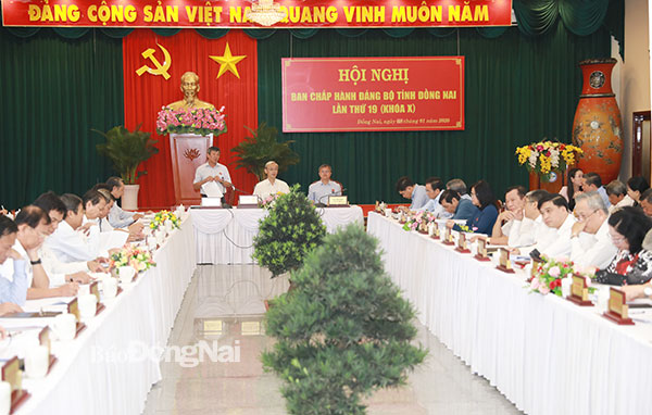 Đồng chí Hồ Thanh Sơn, Phó bí thư Thường trực Tỉnh ủy phát biểu tại hội nghị