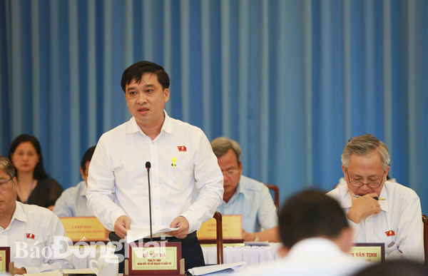 Giám đốc Sở Kế hoạch - đầu tư Hồ Văn Hà phát biểu tại hội nghị. Ảnh: Huy Anh