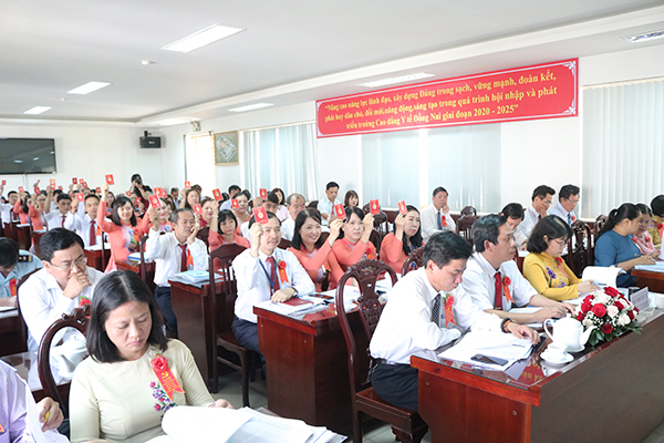 Các đại biểu tham dự Đại hội Đảng bộ lần thứ XIX (nhiệm kỳ 2020 – 2025) Trường cao đẳng Y tế Đồng Nai