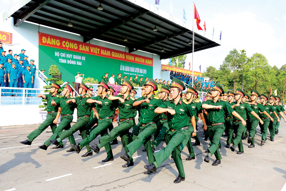 Lực lượng vũ trang Đồng Nai duyệt đội ngũ tại lễ ra quân huấn luyện năm 2019. Ảnh: Đăng Tùng