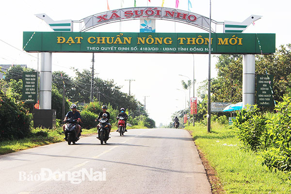 Đường vào các ấp văn hóa của xã Suối Nho, huyện Định Quán