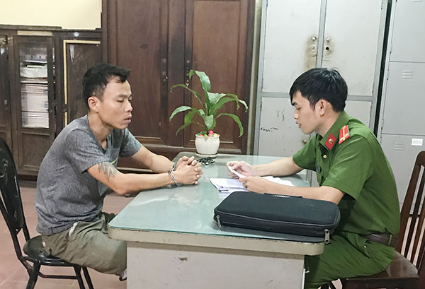 Lực lượng công an làm việc với đối tượng Nguyễn Văn Tưởng