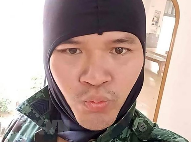 Hình ảnh nghi phạm Jakrapanth Thomma tự livestream trên facebook cá nhân khi y thực hiện vụ xả súng ở trung tâm thương mại Terminal 21, tỉnh Nakhon Ratchasima, Thái Lan ngày 8-2-2020. (Nguồn: AFP/TTXVN)