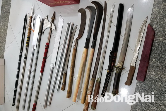 Số hung khí mà các đối tượng đã chuẩn bị để đi gây án