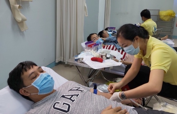 Người dân hiến máu tại Bệnh viện đa khoa Đồng Nai