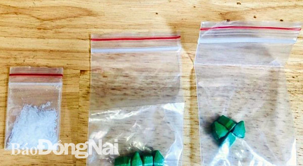 Tạm giữ 2 đối tượng mua bán ma túy