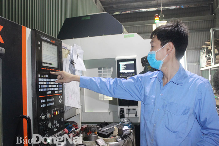 Tại Công ty TNHH Daiwa Light Alloy Industry Việt Nam ở Khu công nghiệp Nhơn Trạch 3 giai đoạn 2, nhiều khâu trong sản xuất đã được tự động hóa Ảnh: HƯƠNG GIANG