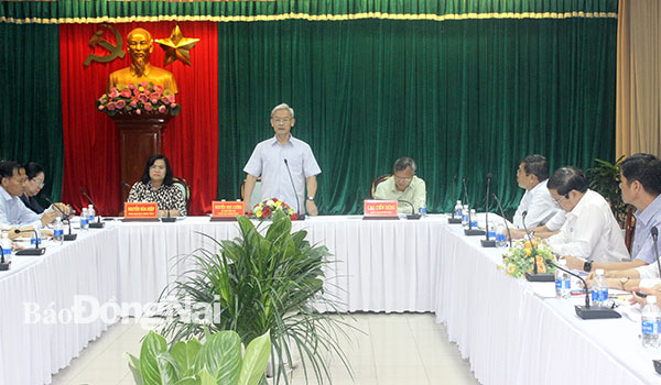 Bí thư Tỉnh ủy Nguyễn Phú Cường chỉ đạo tại cuộc họp