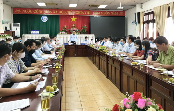 Phó chủ tịch UBND tỉnh Võ Văn Chánh chủ trì buổi làm việc