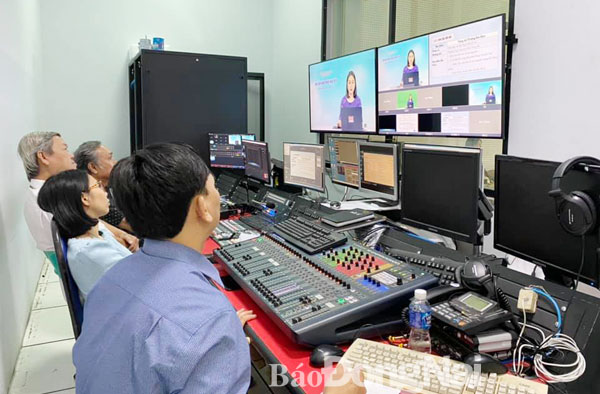 Ghi hình chương trình hỗ trợ học sinh ôn tập trong thời gian nghỉ phòng dịch Covid-19 tại Đài PT-TH Đồng Nai