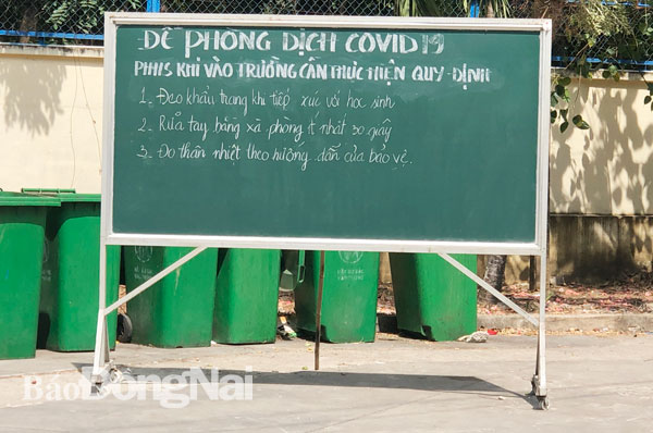 Bảng thông báo được đặt tại Trường phổ thông năng khiếu thể thao tỉnh