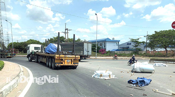 Chiếc xe chở thép cuộn xảy ra tai nạn vào ngày 2-3 khi lưu thông qua khu vực vòng xoay trung tâm H.Nhơn Trạch, rất may vụ việc không có ai bị thương