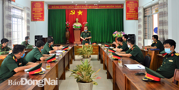 Chỉ huy trưởng Bộ CHQS tỉnh làm việc với lãnh đạo Trung đoàn Đồng Nai