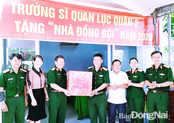 Trao nhà đồng đội cho quân nhân có hoàn cảnh khó khăn