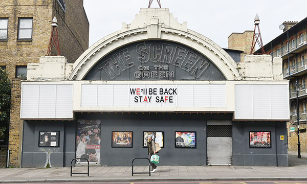 Một rạp chiếu phim bị đóng cửa tại London, Anh. Ảnh: Rex Shutterstock