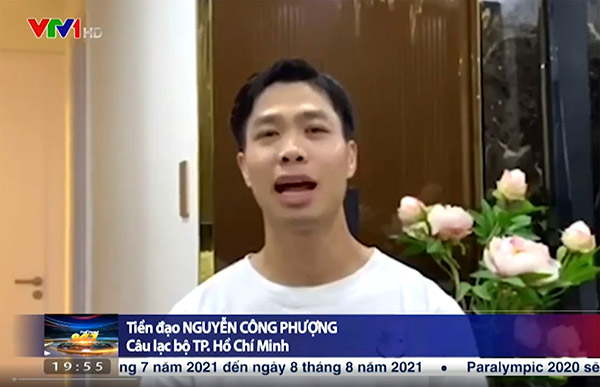 Tiền đạo Nguyễn Công Phượng - cầu thủ tuyển quốc gia và CLB TP.HCM trả lời phỏng vấn VTV từ xa bằng hình thức tự quay phim