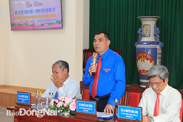 Bí thư Tỉnh đoàn Nguyễn Cao Cường phát biểu tại tọa đàm