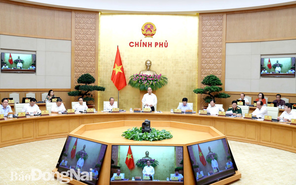 Thủ tướng Chính phủ Nguyễn Xuân Phúc phát biểu tại phiên họp. Ảnh: TTXVN