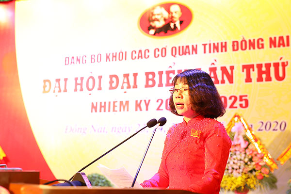 Đồng chí Hoàng Thị Bích Hằng, Bí thư Đảng ủy Khối các cơ quan tỉnh phát biểu khai mạc Đại hội