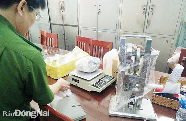 Công an TP.Biên Hòa phát hiện một điểm sản xuất ma túy tổng hợp ở P.Long Bình Tân. Ảnh: T.Danh