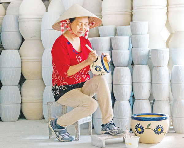 Làng gốm Tân Vạn là một trong những làng nghề có từ lâu đời ở Đồng Nai với nhiều sản phẩm gốm nổi tiếng