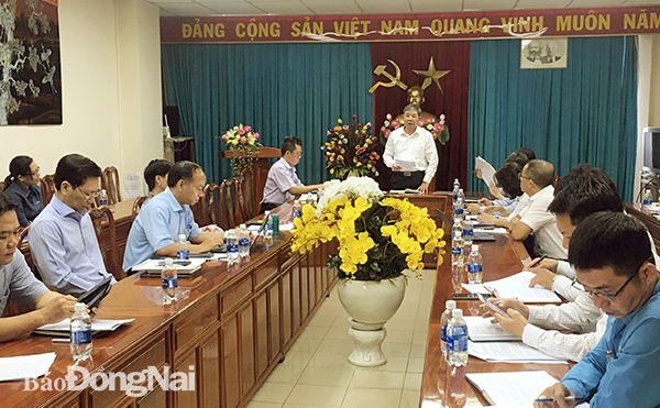Phó chủ tịch UBND tỉnh Nguyễn QUốc Hùng chỉ đạo tại cuộc họp