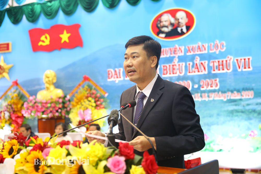 Bí thư Huyện ủy Xuân Lộc (khoá VII) Viên Hồng Tiến phát biểu bế mạc đại hội
