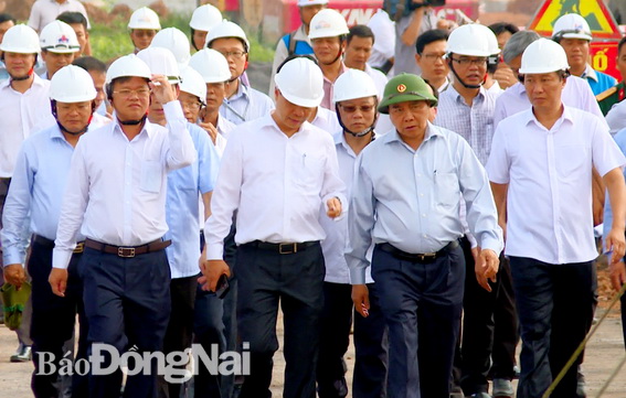 Thủ tướng Nguyễn Xuân Phúc thị sát dự án khu tái định cư Lộc An - Bình Sơn