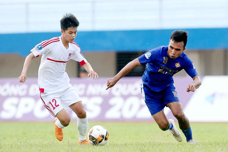 Đồng Nai (trái) xuất sắc thắng chủ nhà Vĩnh Long 2-1 ở lượt trận thứ 5 (nguồn: VFF)