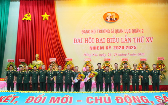 Ban Chấp hành Đảng bộ nhà trường nhiệm kỳ mới và đoàn đại biểu dự đại hội Đảng bộ Quân đội ra mắt tại đại hội